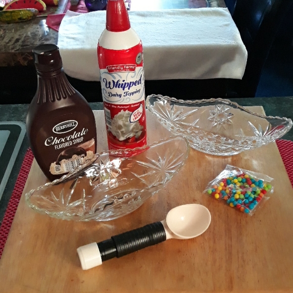 Other - Two etched star design glass banana split boats